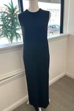 Load image into Gallery viewer, Pleated Stretch Sleeveless Midi

